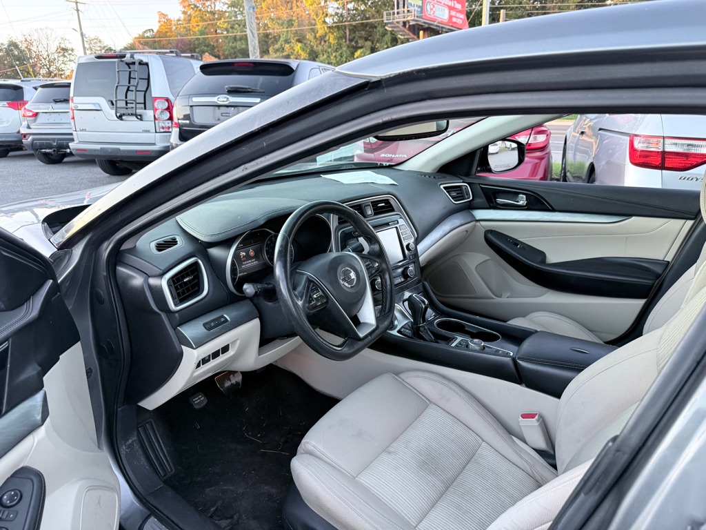 Photo 7 of this NISSAN MAXIMA