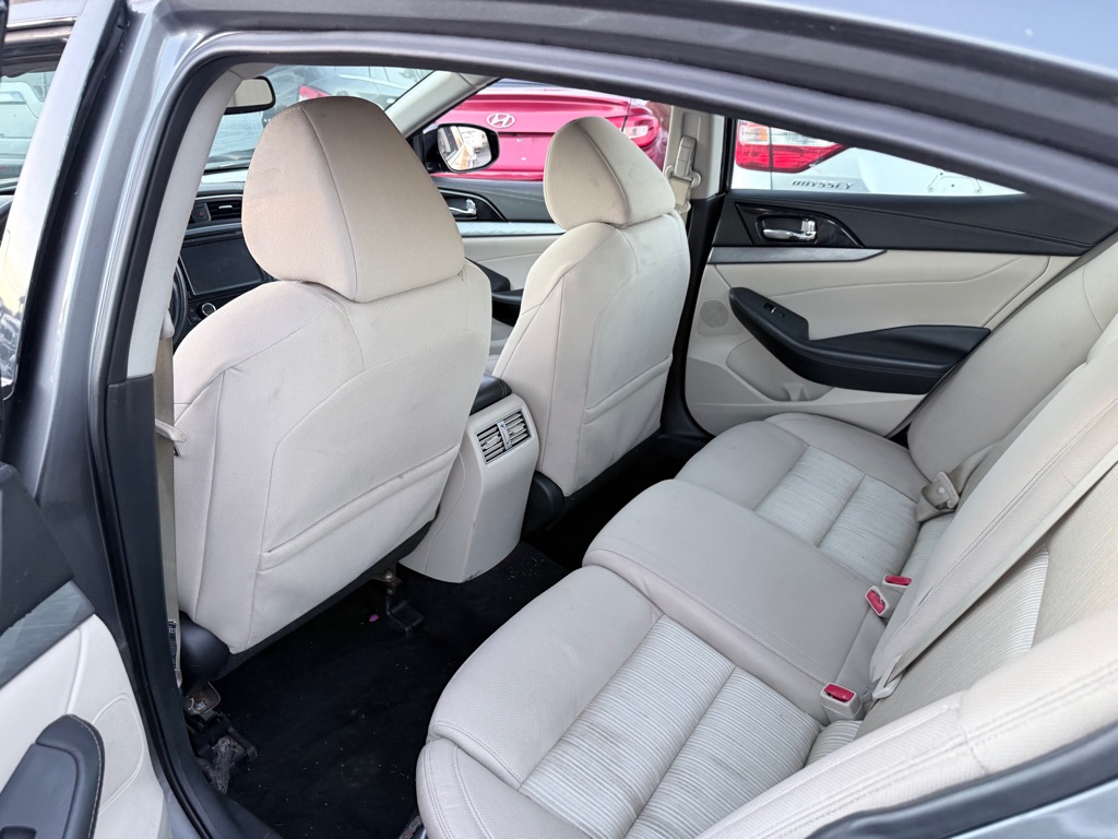Photo 8 of this NISSAN MAXIMA