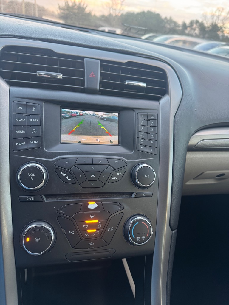 Photo 14 of this FORD FUSION