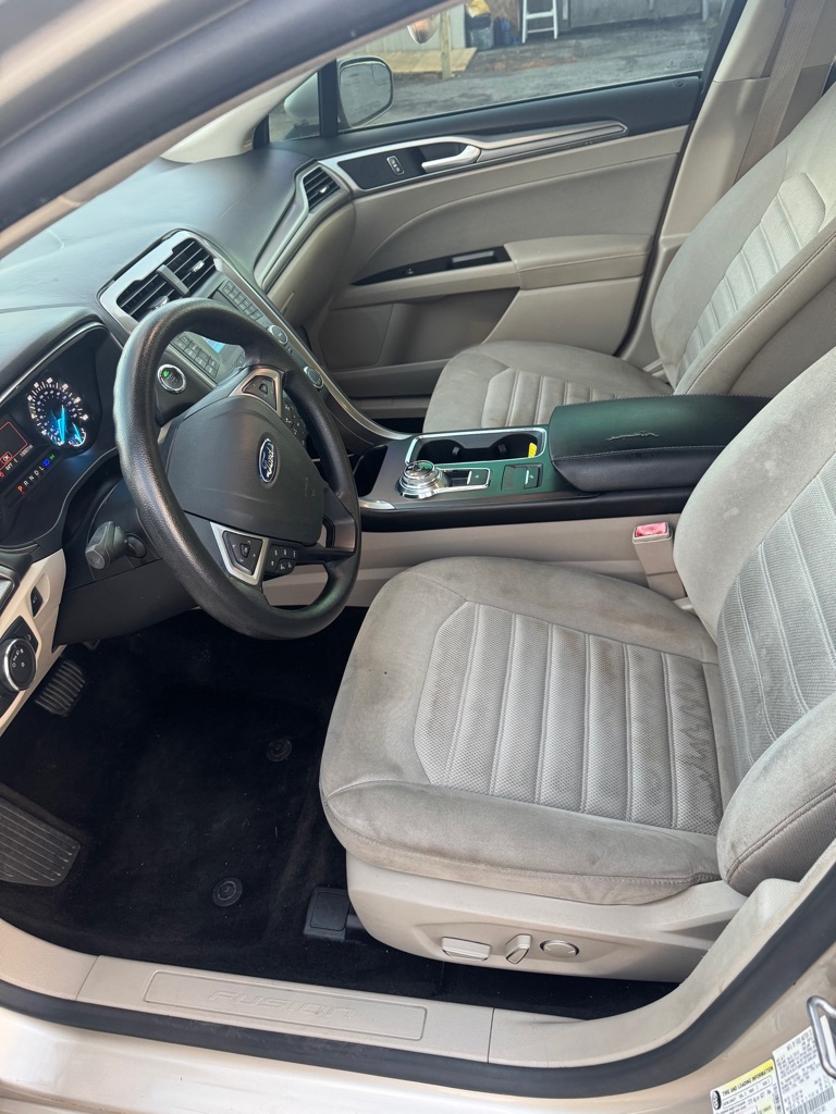 Photo 9 of this FORD FUSION