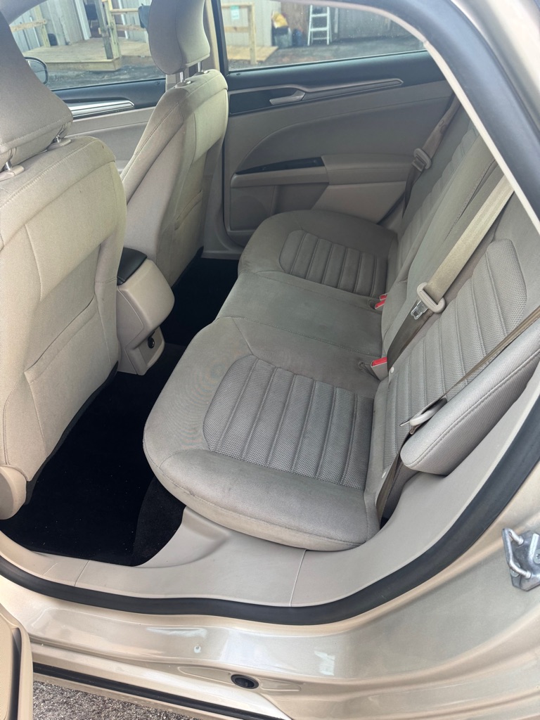 Photo 10 of this FORD FUSION
