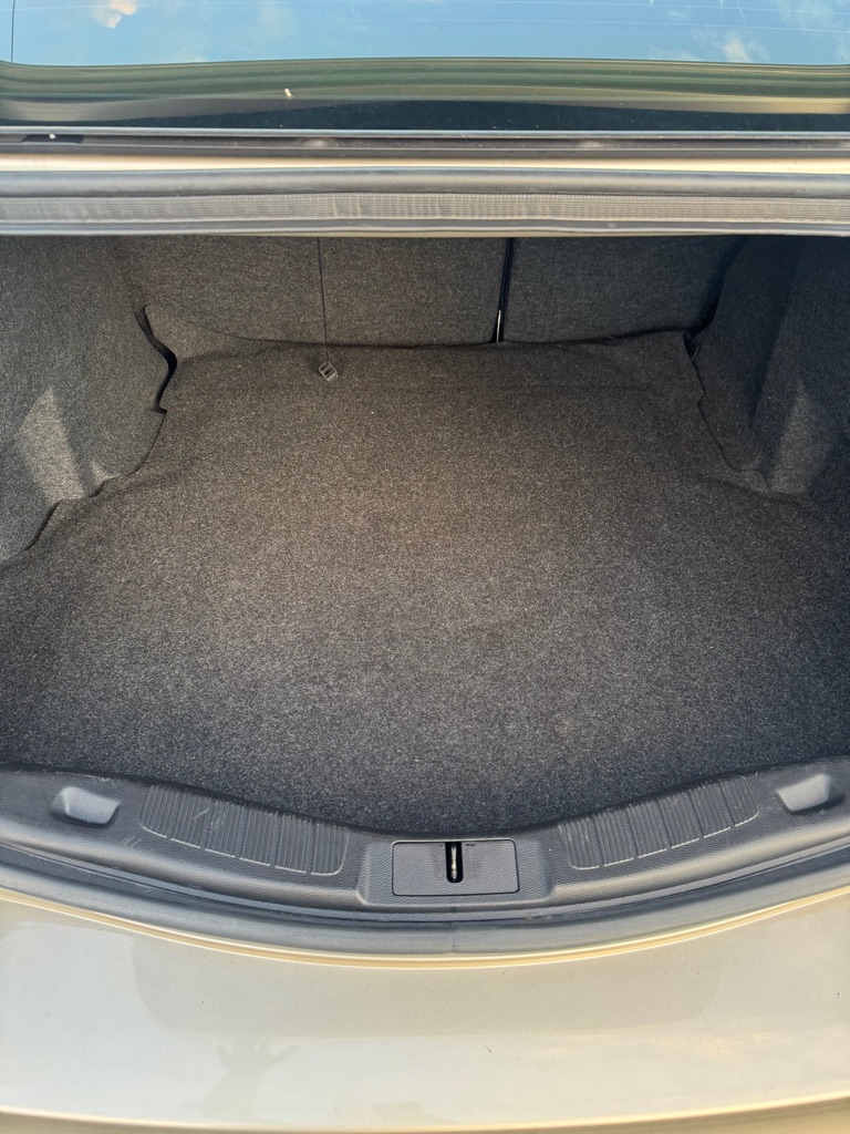 Photo 11 of this FORD FUSION