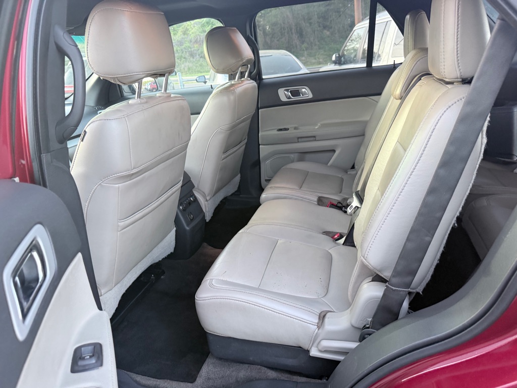 Photo 15 of this FORD EXPLORER
