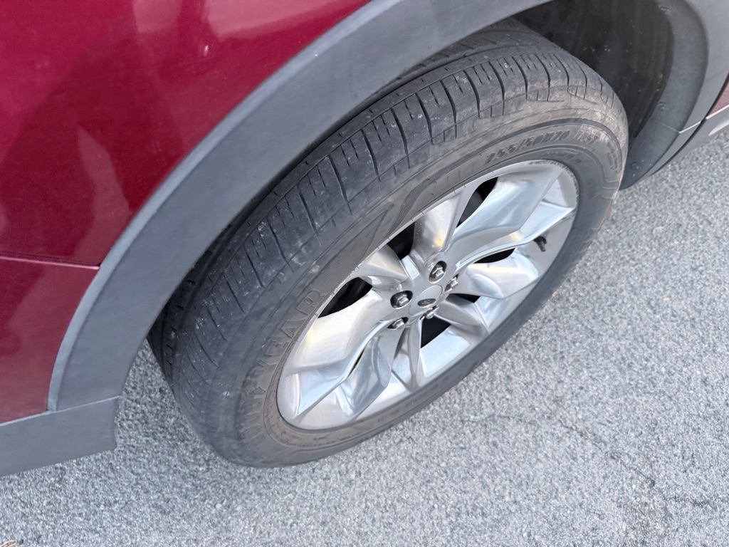 Photo 19 of this FORD EXPLORER