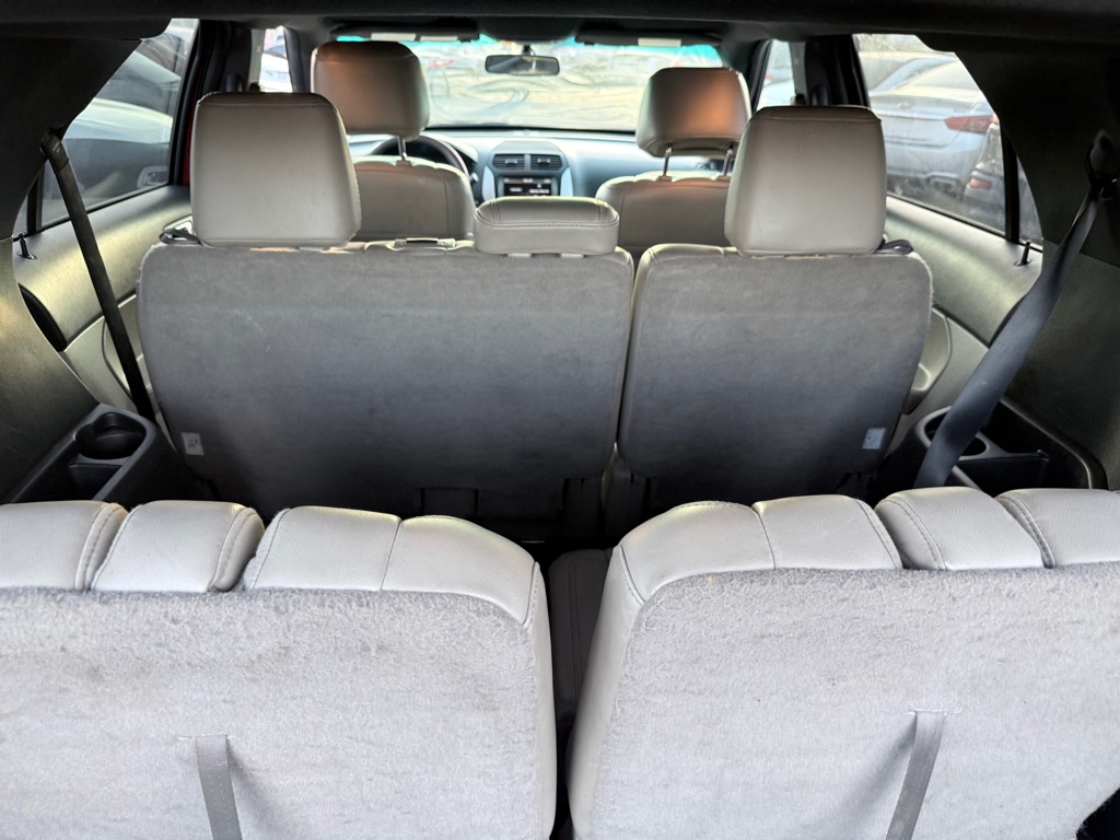 Photo 14 of this FORD EXPLORER