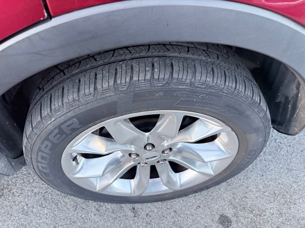Photo 18 of this FORD EXPLORER