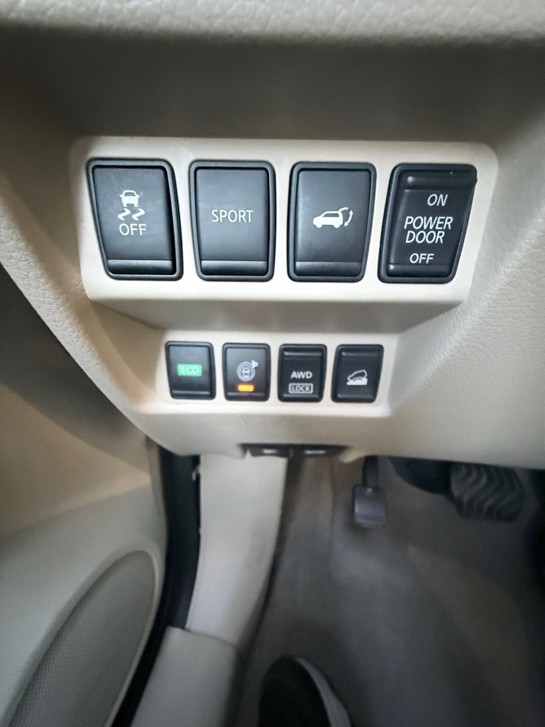 Photo 14 of this NISSAN ROGUE