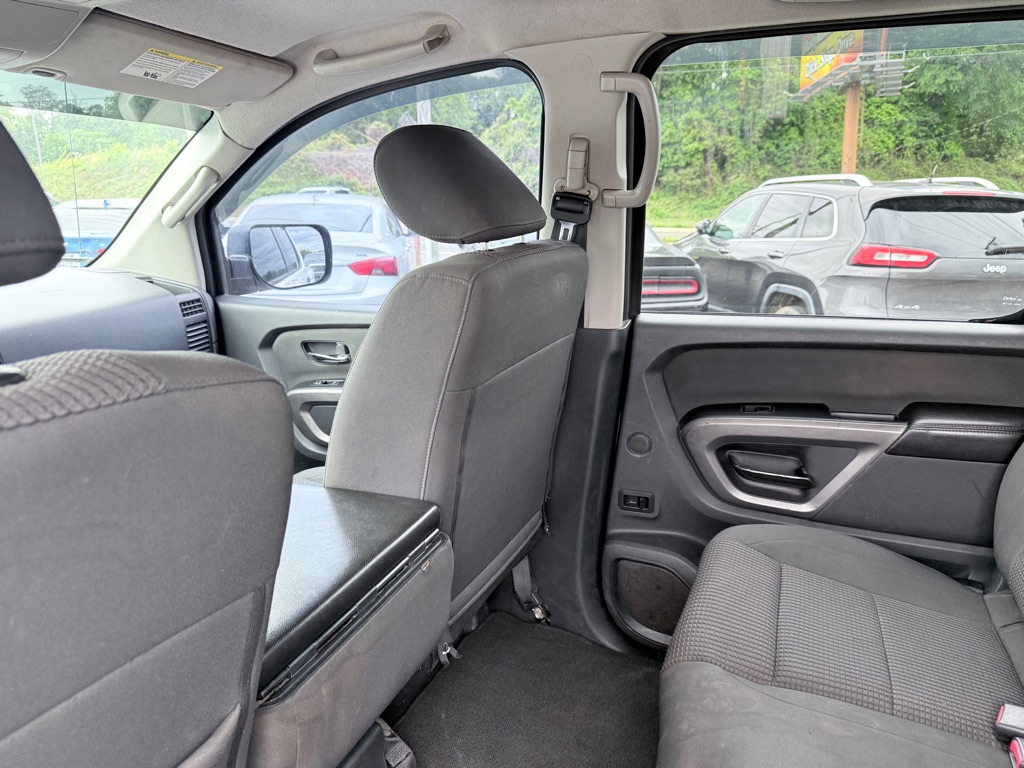 Photo 13 of this NISSAN TITAN
