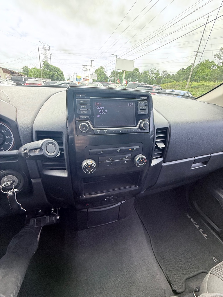 Photo 19 of this NISSAN TITAN