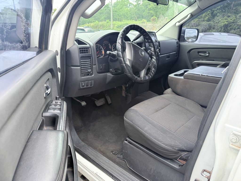 Photo 14 of this NISSAN TITAN