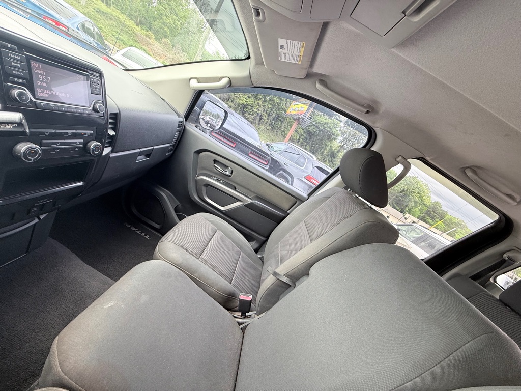 Photo 18 of this NISSAN TITAN