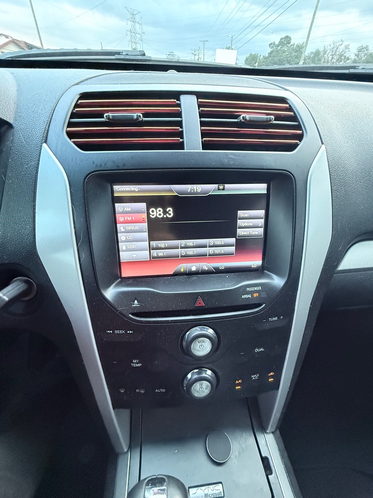 Photo 13 of this FORD EXPLORER