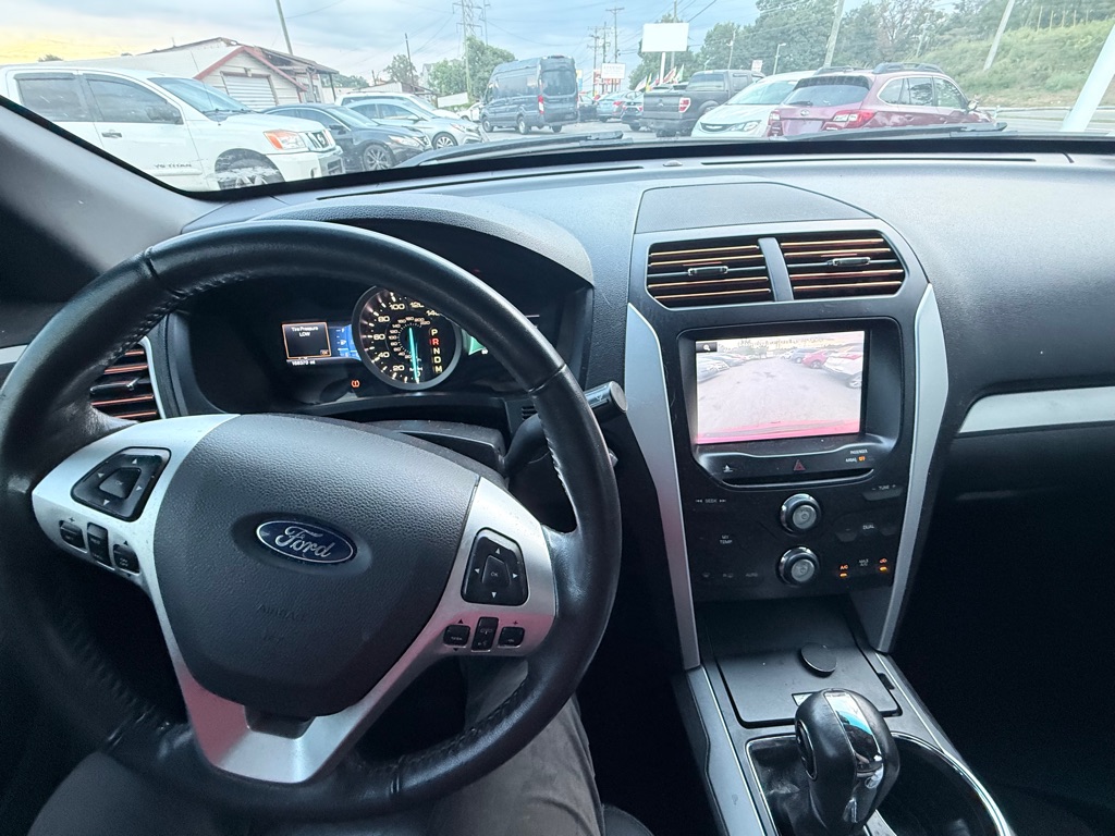 Photo 11 of this FORD EXPLORER
