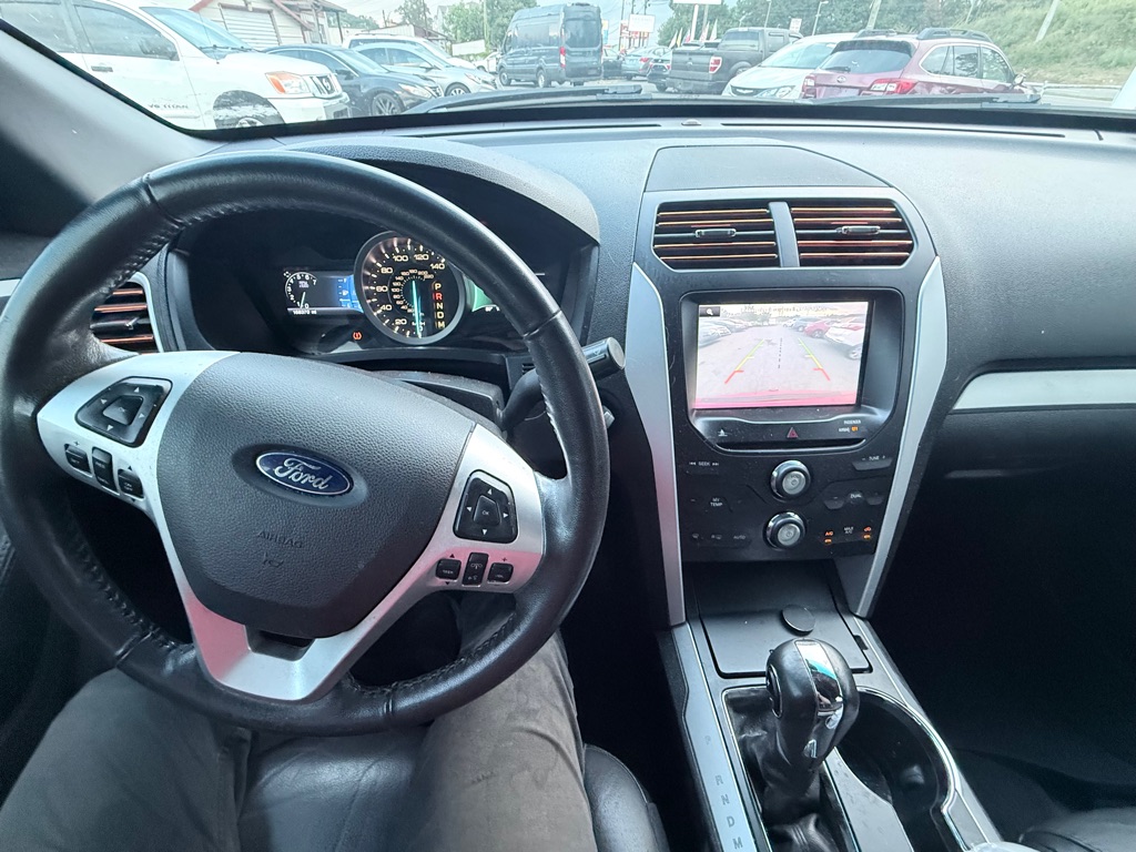 Photo 10 of this FORD EXPLORER