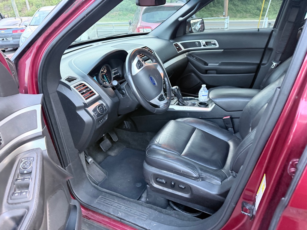 Photo 8 of this FORD EXPLORER