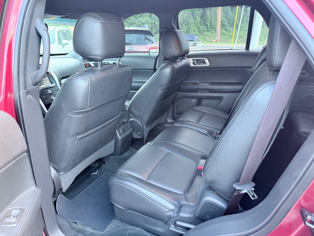 Photo 7 of this FORD EXPLORER