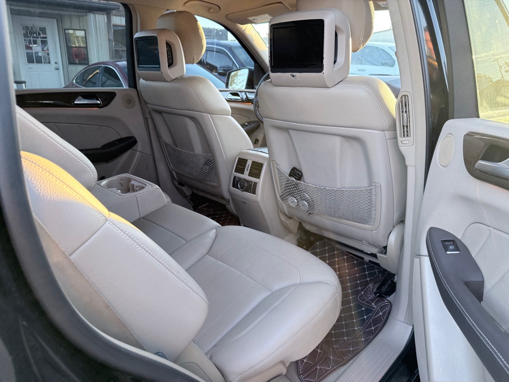 Photo 9 of this MERCEDES-BENZ GL