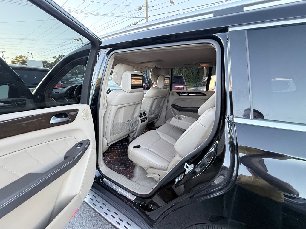 Photo 13 of this MERCEDES-BENZ GL