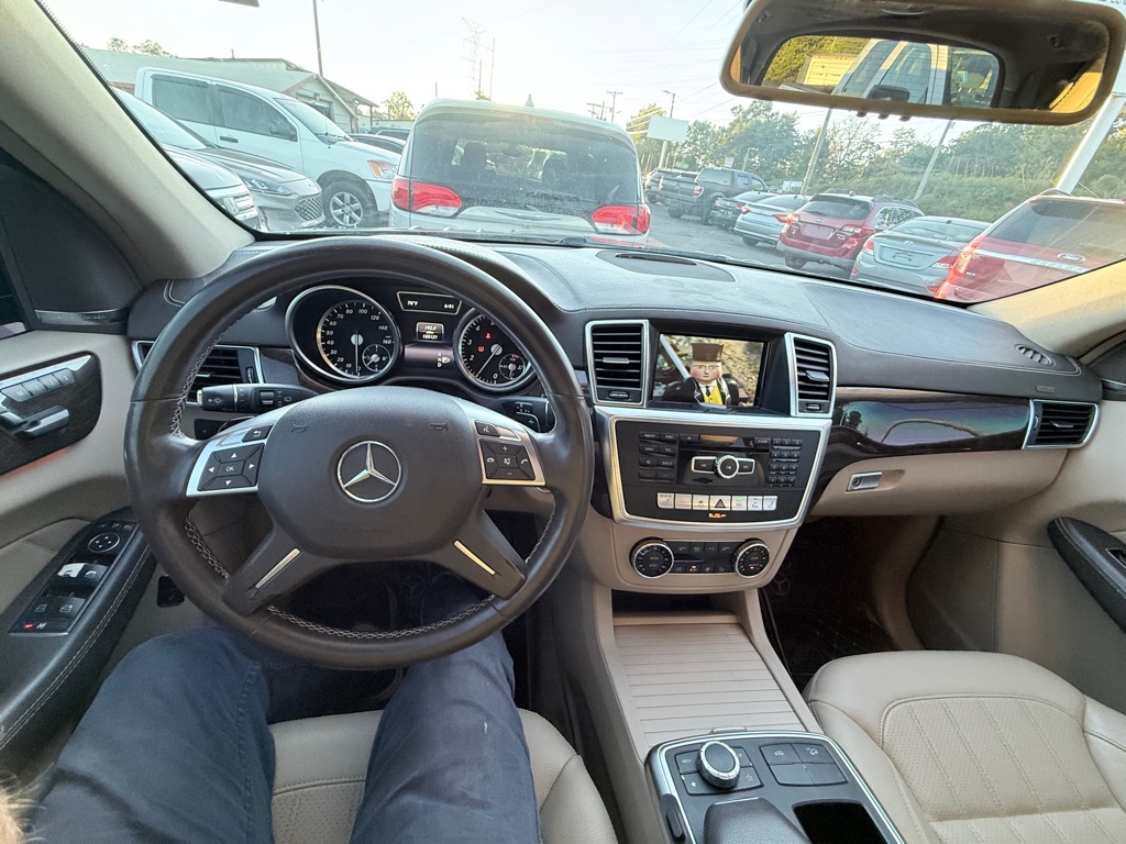 Photo 11 of this MERCEDES-BENZ GL