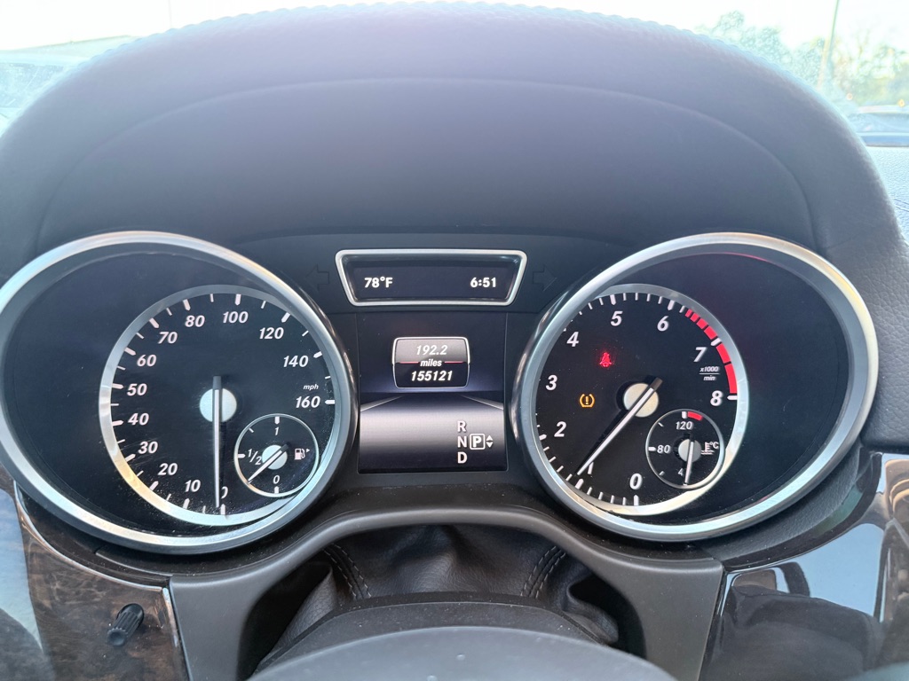Photo 8 of this MERCEDES-BENZ GL