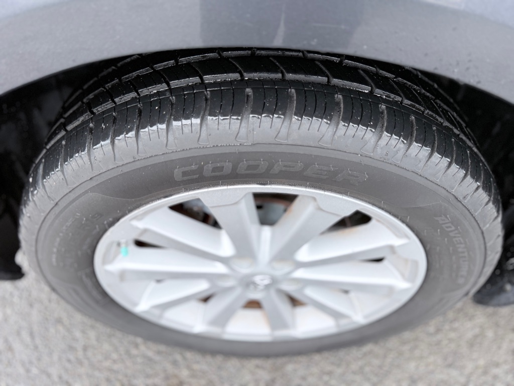 Photo 11 of this TOYOTA VENZA