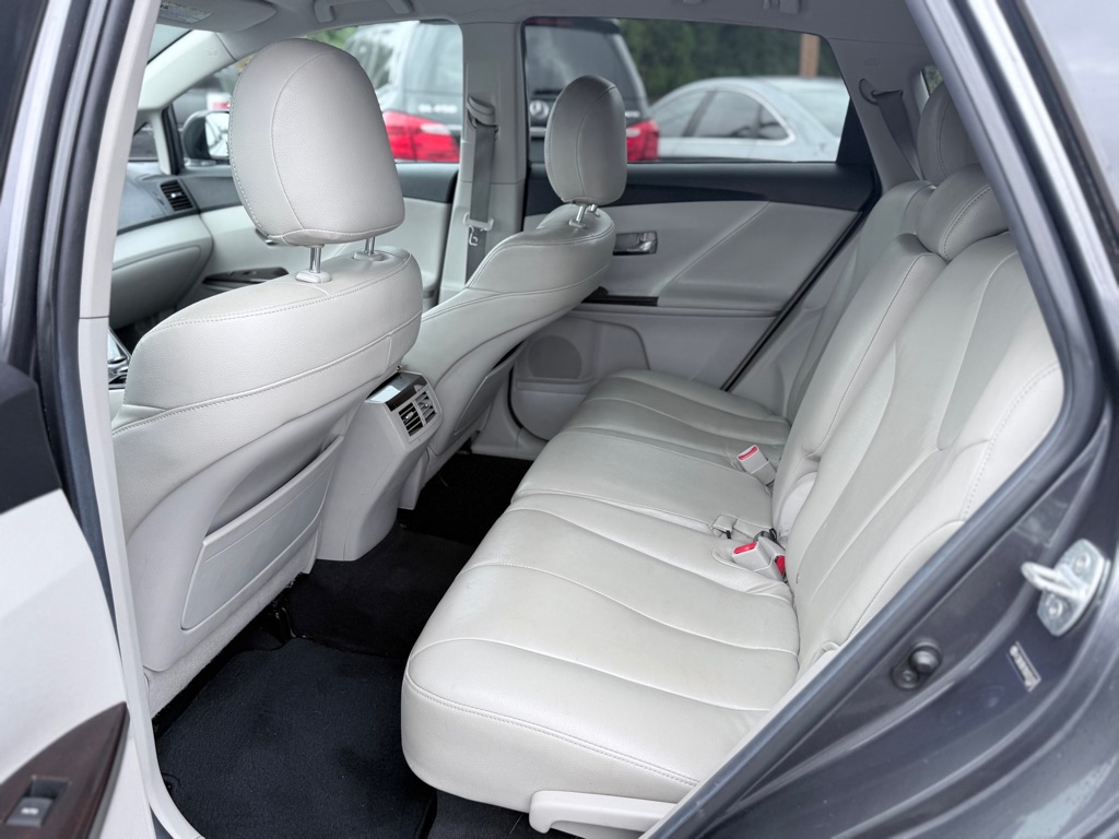 Photo 5 of this TOYOTA VENZA