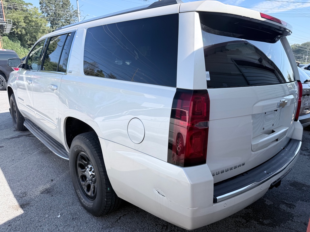 Photo 4 of this CHEVROLET SUBURBAN