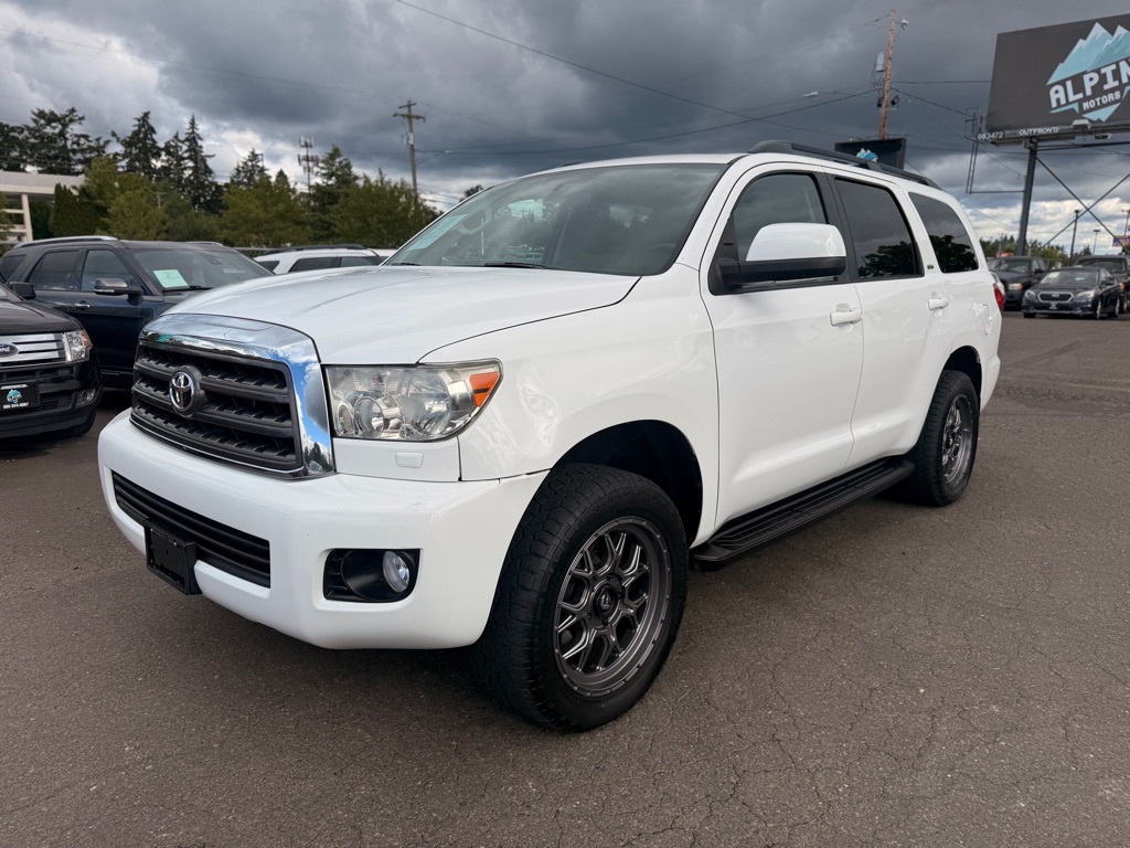 White 2016 Toyota Sequoia SR5 4WD SUV / Crossover Four-Wheel Drive Automatic