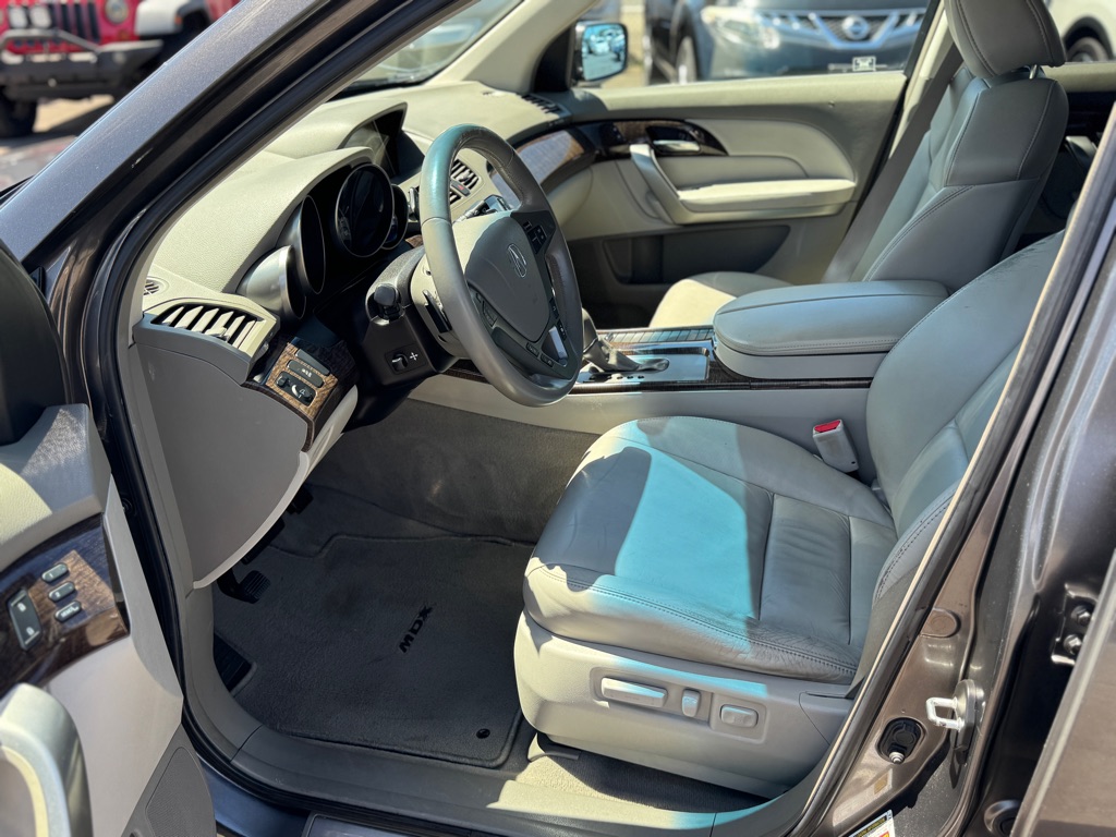 View vehicle photo 7