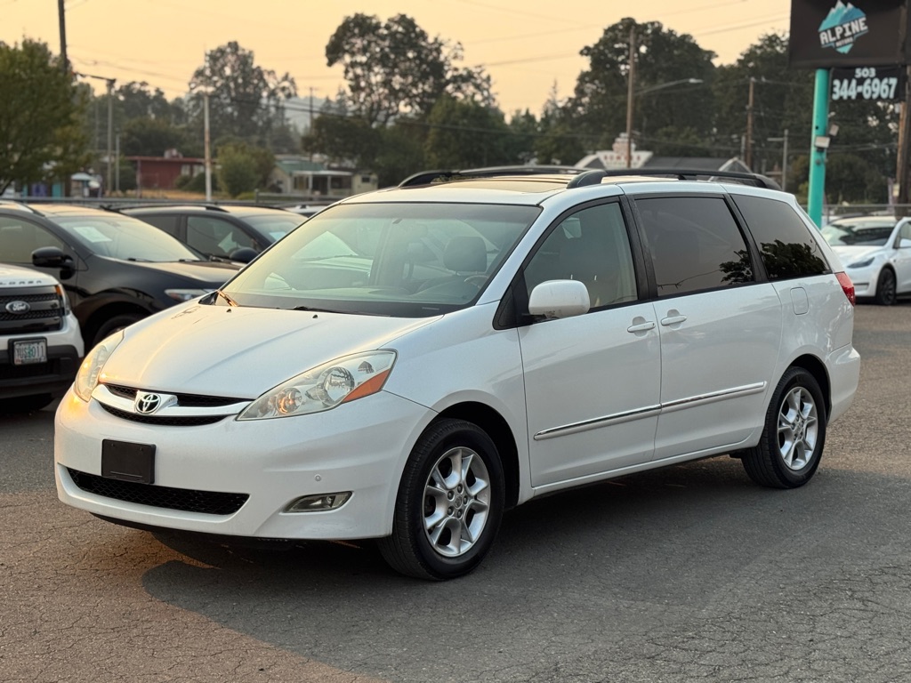 White 2006 Toyota Sienna Minivan Front-Wheel Drive Automatic