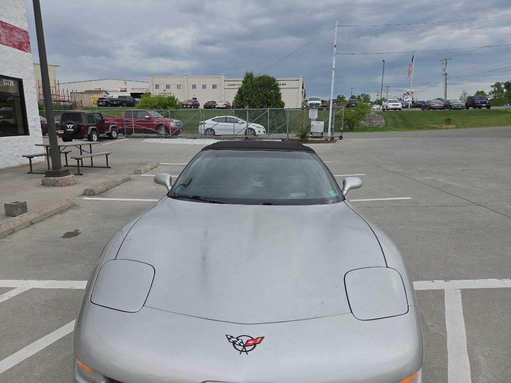Photo 4 of this CHEVROLET CORVETTE