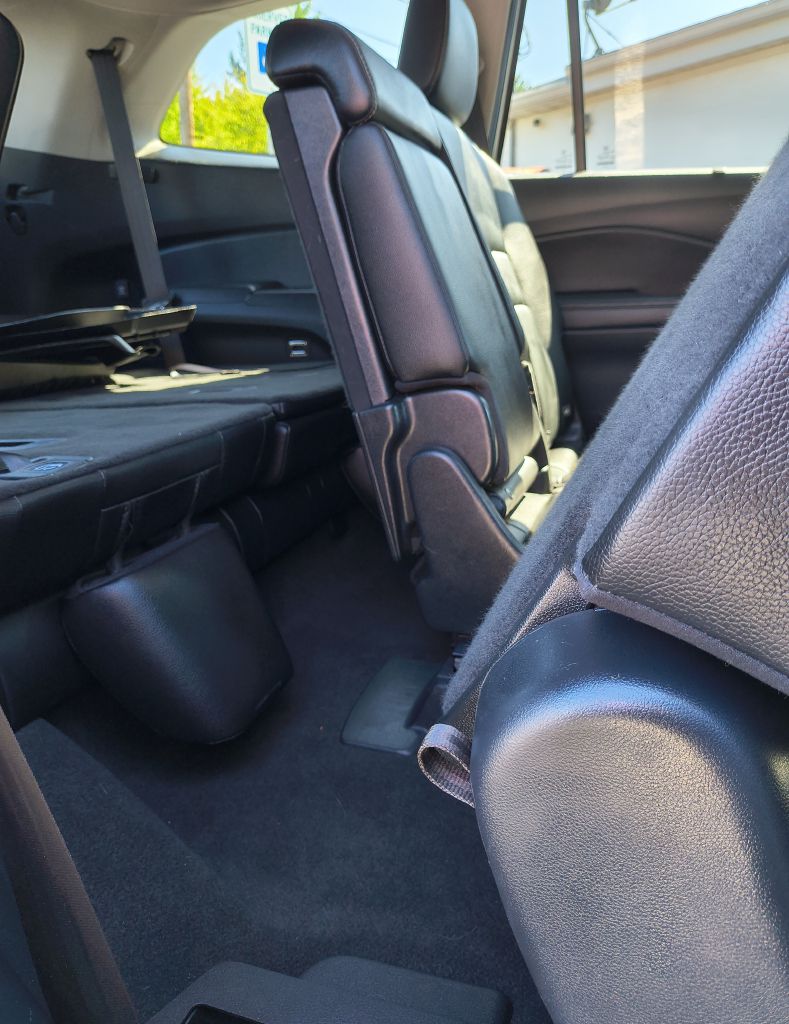 Photo 14 of this HONDA PILOT