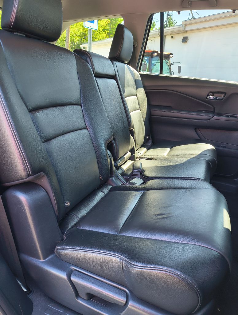 Photo 12 of this HONDA PILOT