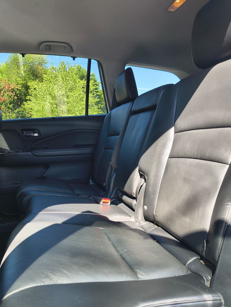 Photo 16 of this HONDA PILOT