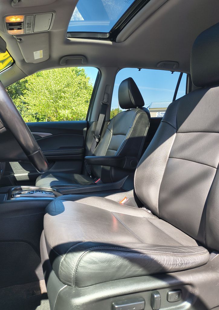 Photo 11 of this HONDA PILOT
