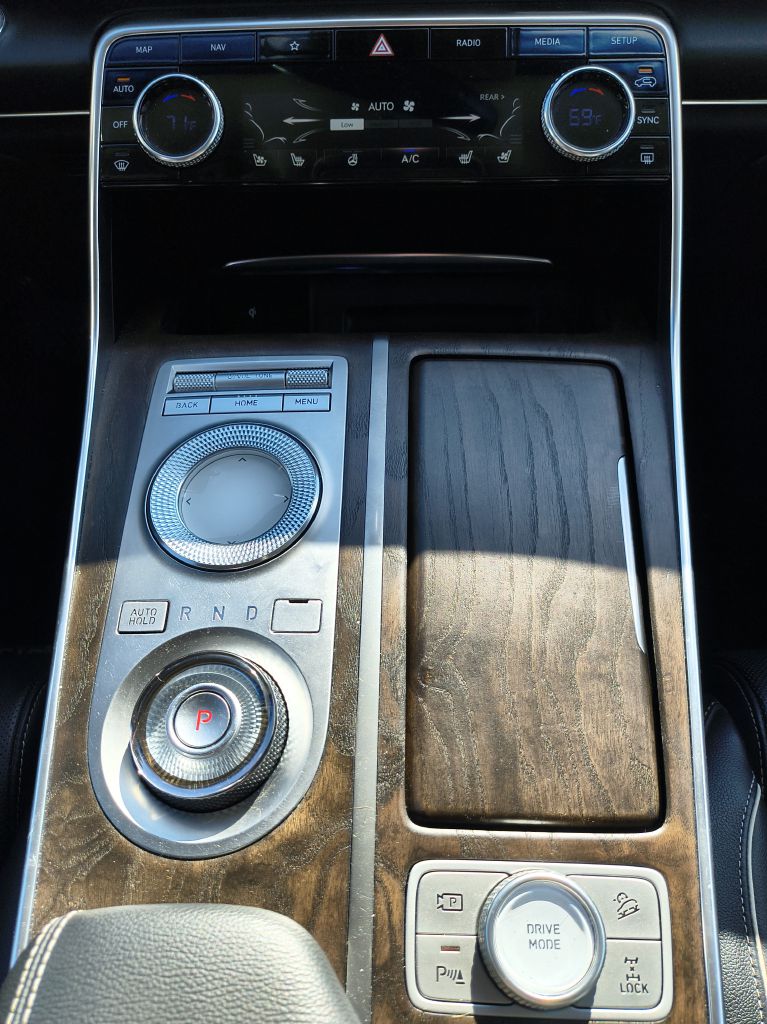 Photo 16 of this GENESIS GV80