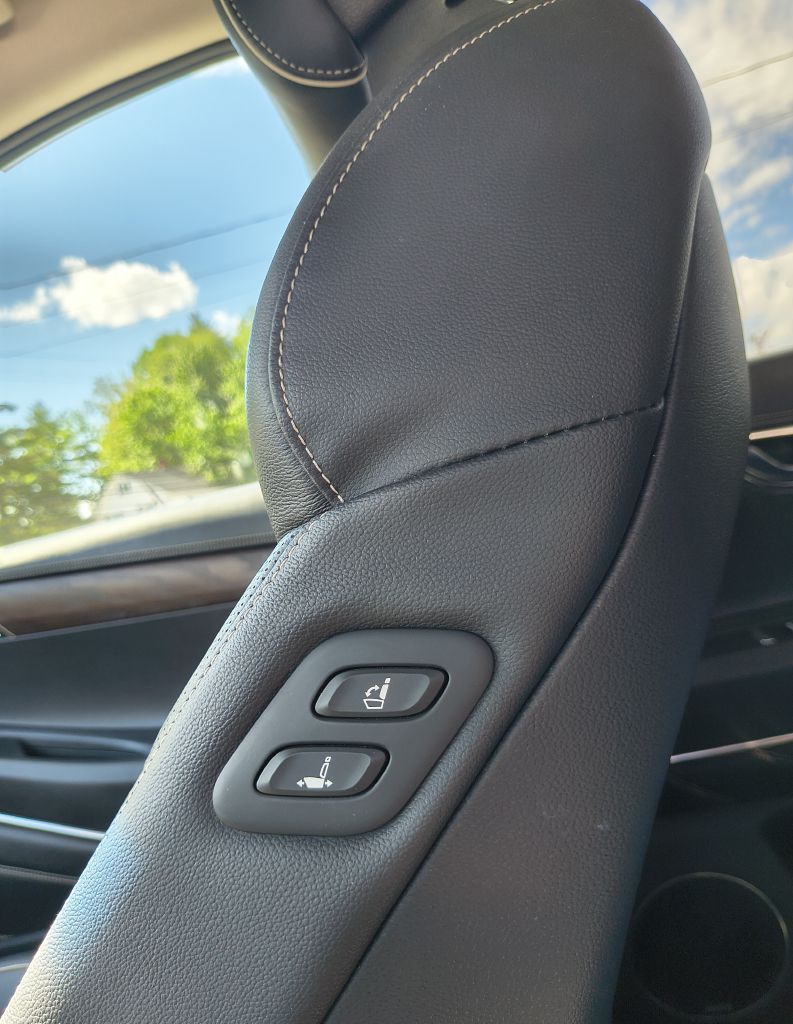 Photo 21 of this GENESIS GV80