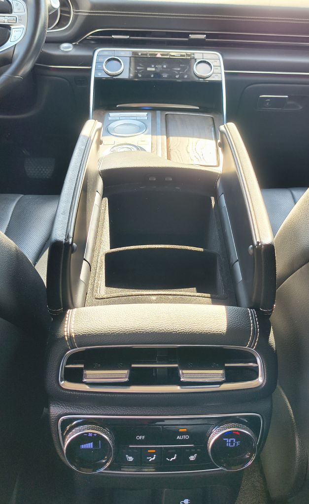 Photo 18 of this GENESIS GV80