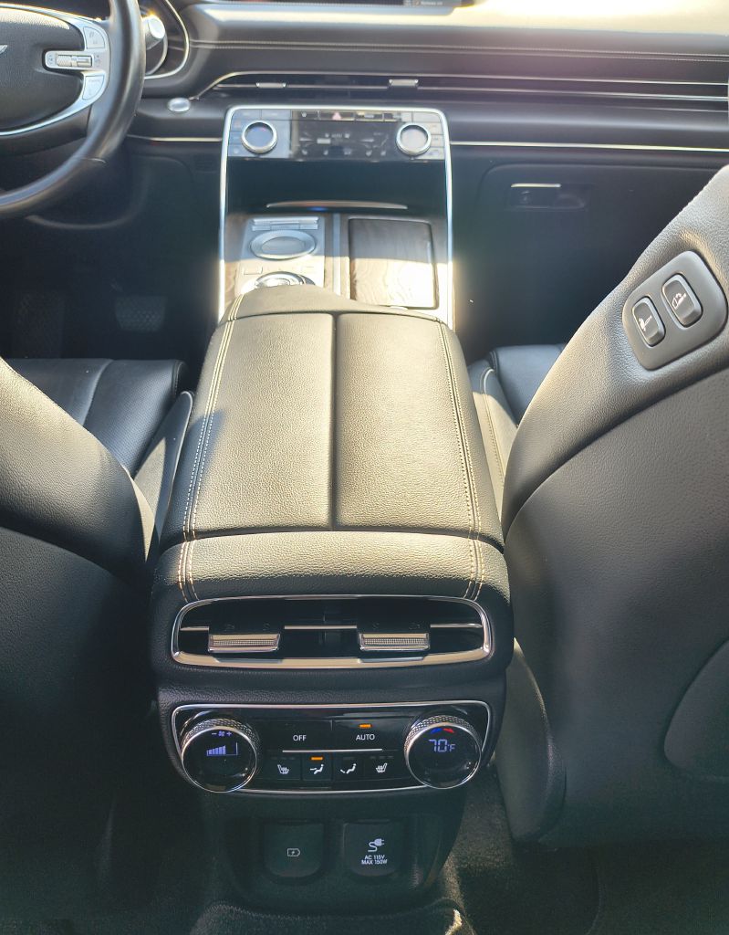 Photo 17 of this GENESIS GV80