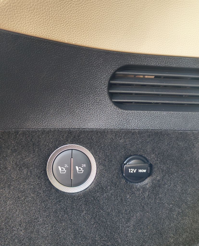 Photo 22 of this GENESIS GV80