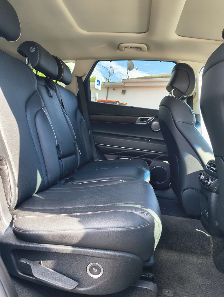 Photo 15 of this GENESIS GV80