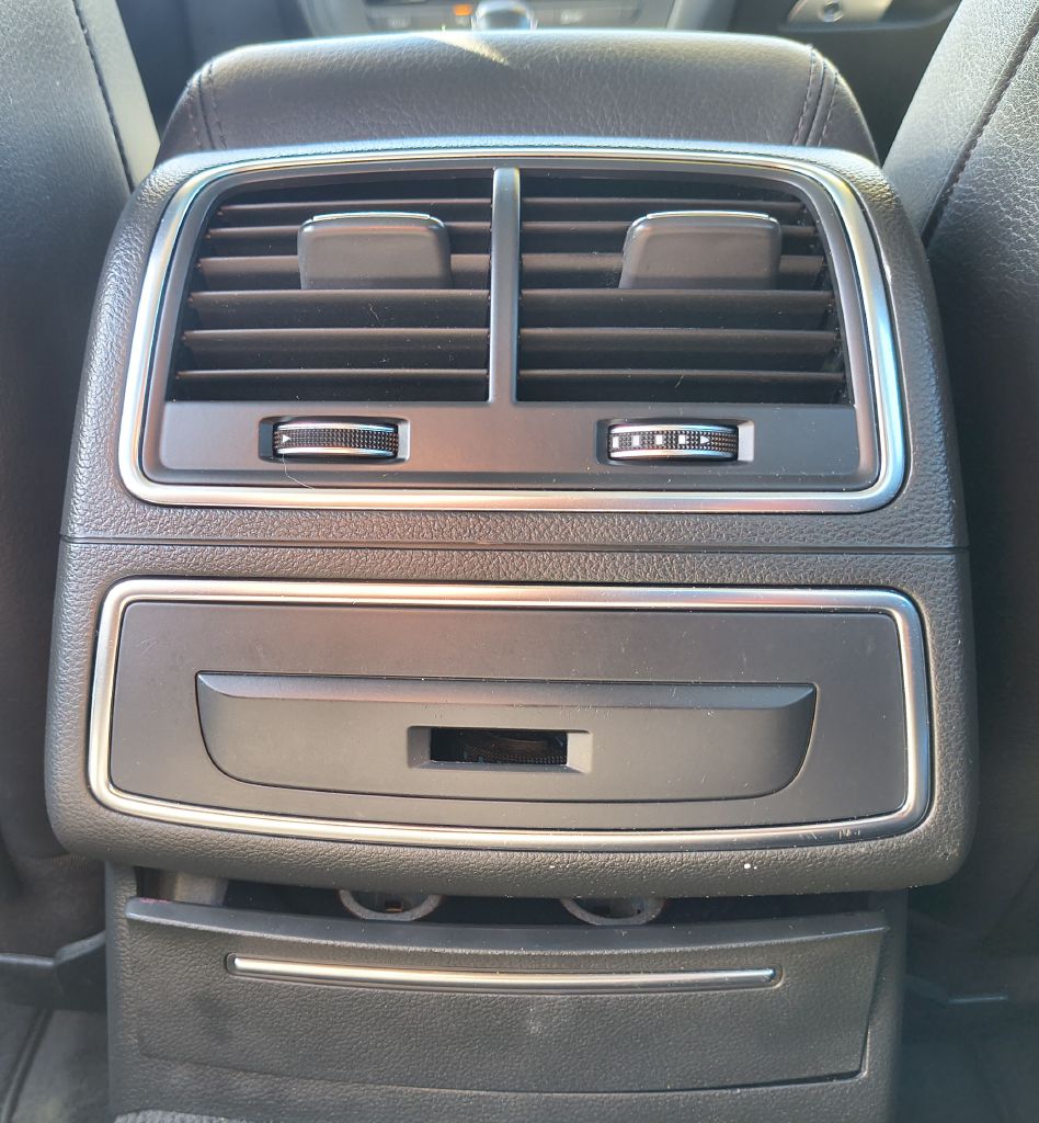Photo 20 of this AUDI A6