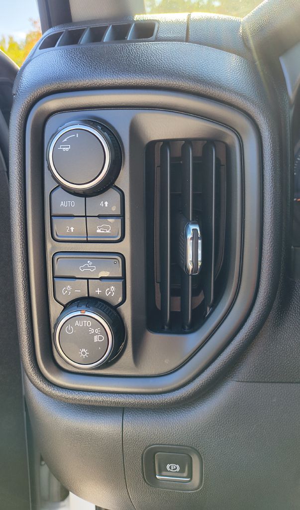 Photo 10 of this CHEVROLET SILVERADO 1500