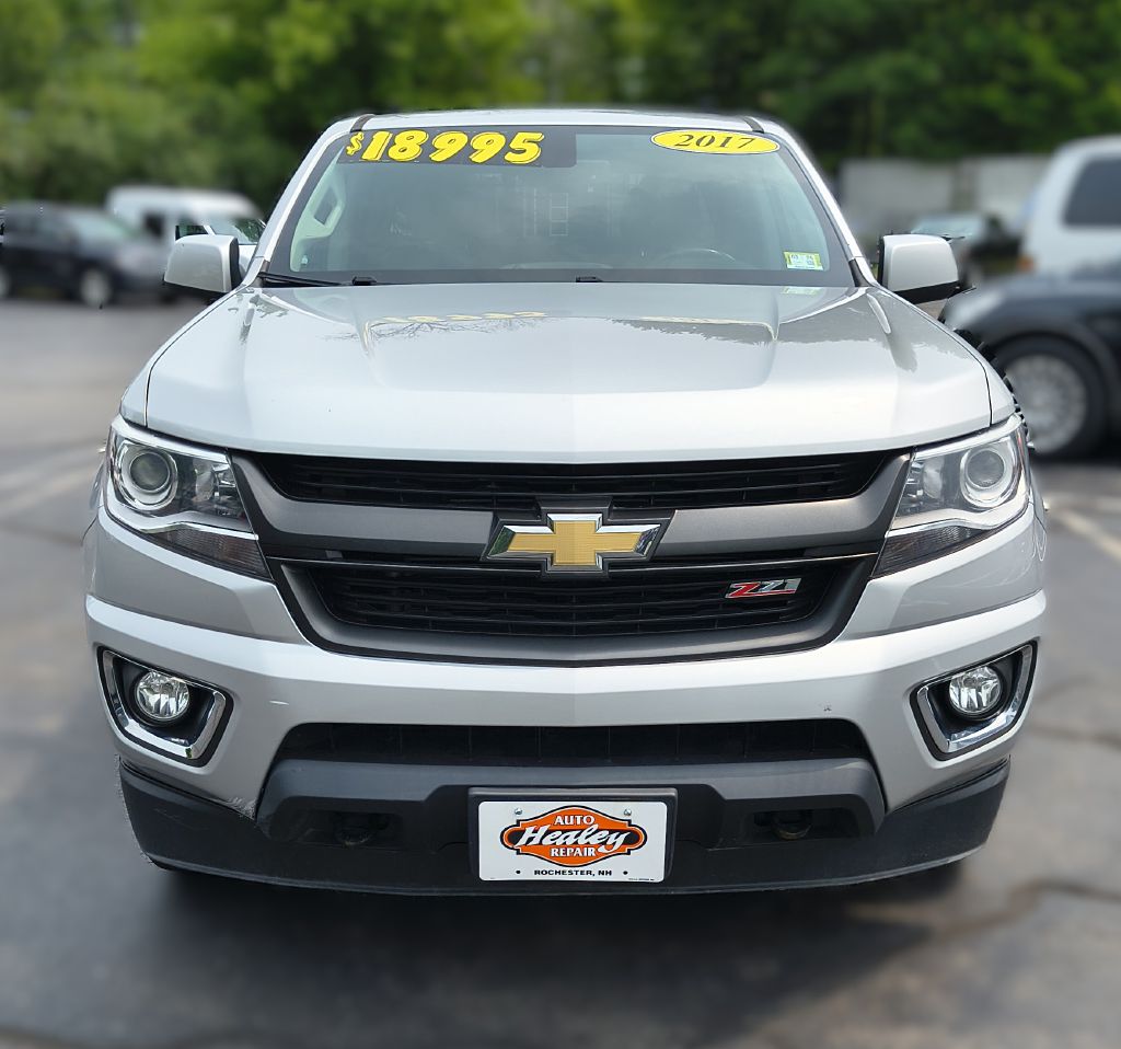 Photo 2 of this CHEVROLET COLORADO