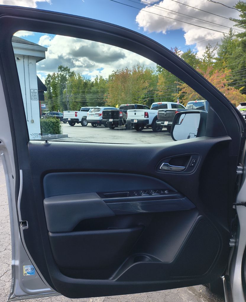 Photo 12 of this CHEVROLET COLORADO