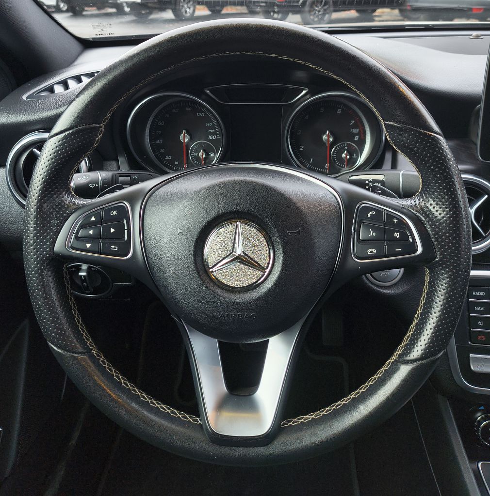 Photo 11 of this MERCEDES-BENZ GLA