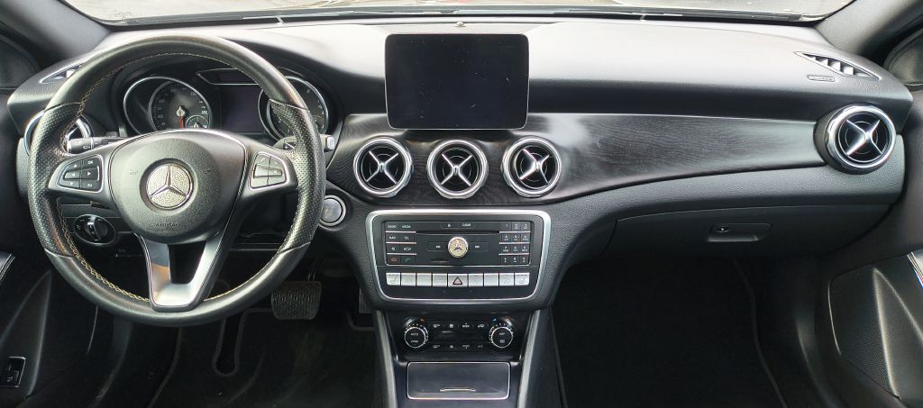Photo 10 of this MERCEDES-BENZ GLA