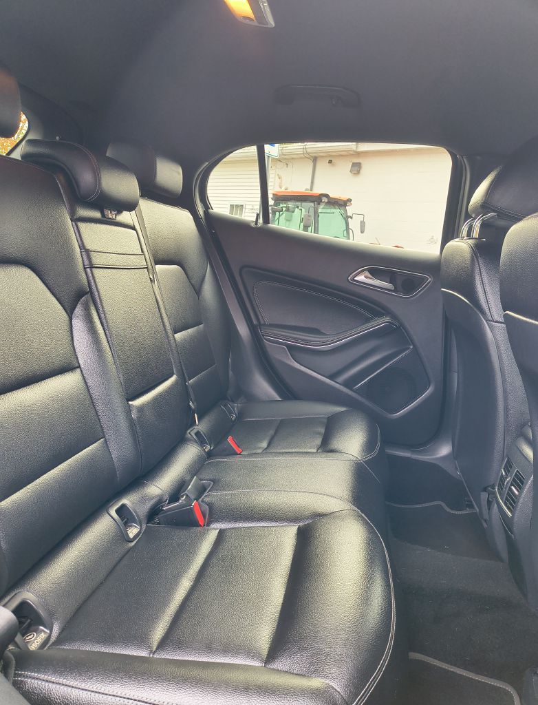 Photo 15 of this MERCEDES-BENZ GLA