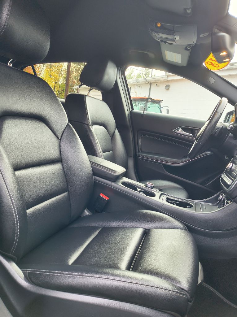Photo 13 of this MERCEDES-BENZ GLA