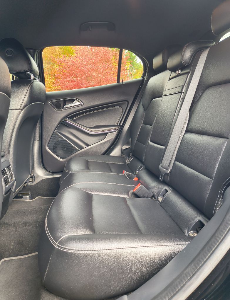 Photo 14 of this MERCEDES-BENZ GLA